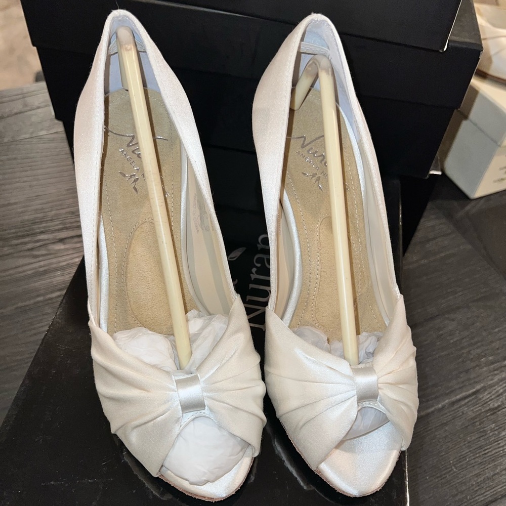 Angela Nuran Ginger Pumps size 5 nib